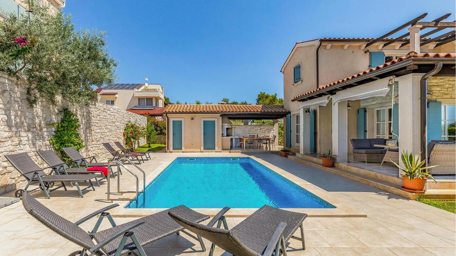 4 Bedroom Lovely Home In Fažana