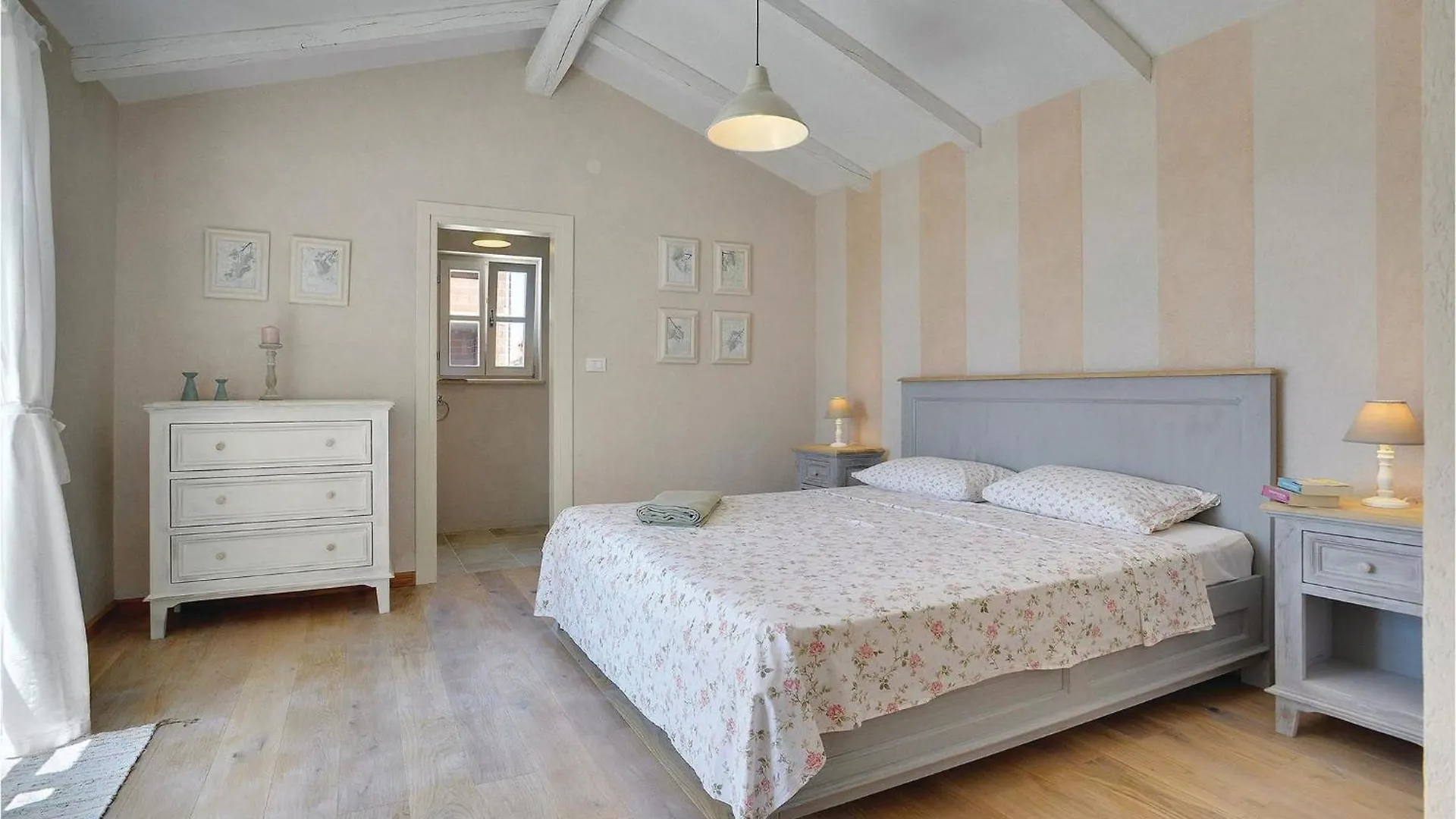 4 Bedroom Lovely Home In Fažana