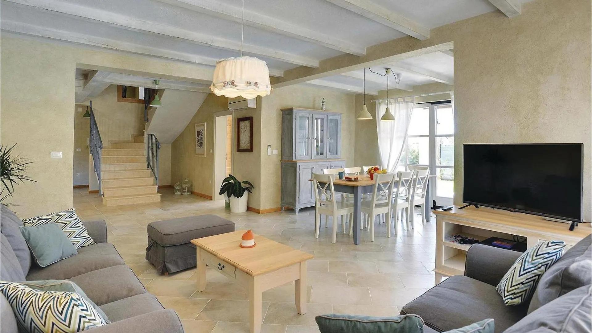 4 Bedroom Lovely Home In Fazana